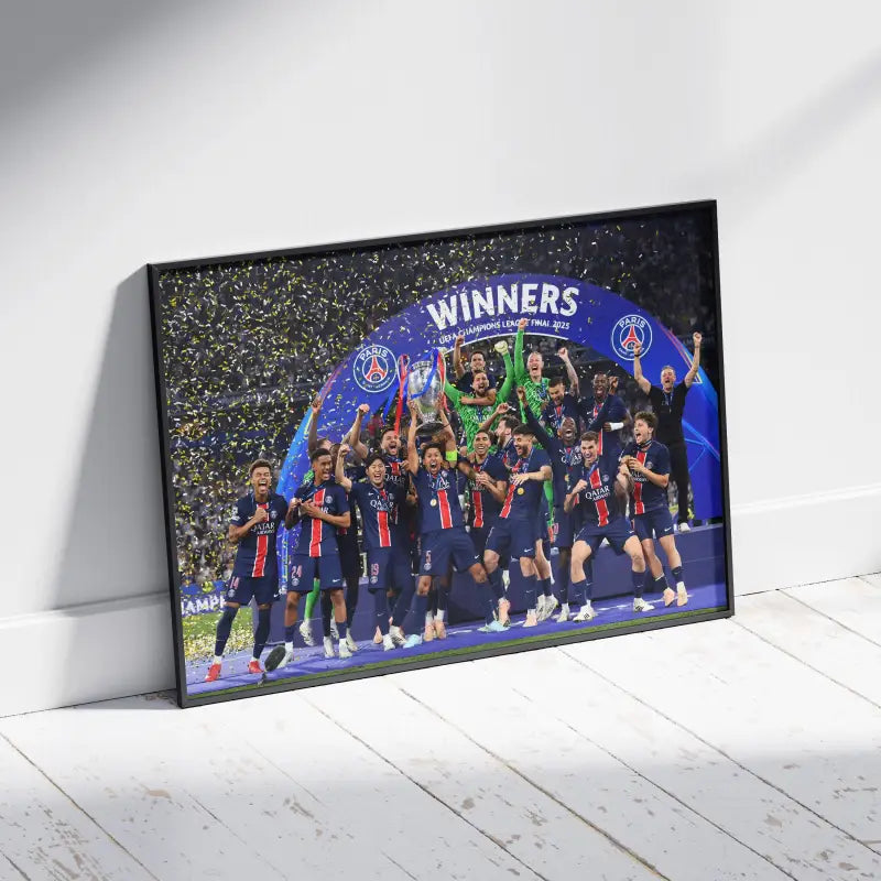 Affiche PSG - Vainqueur Ligue des Champions 2025 – Affiche encadrée personnalisée - Cadre Perso