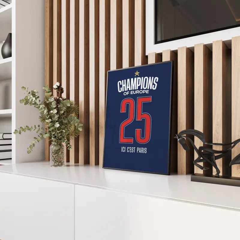 Affiche Maillot PSG 2025 – Champions d’Europe – Affiche encadrée personnalisée - Cadre Perso
