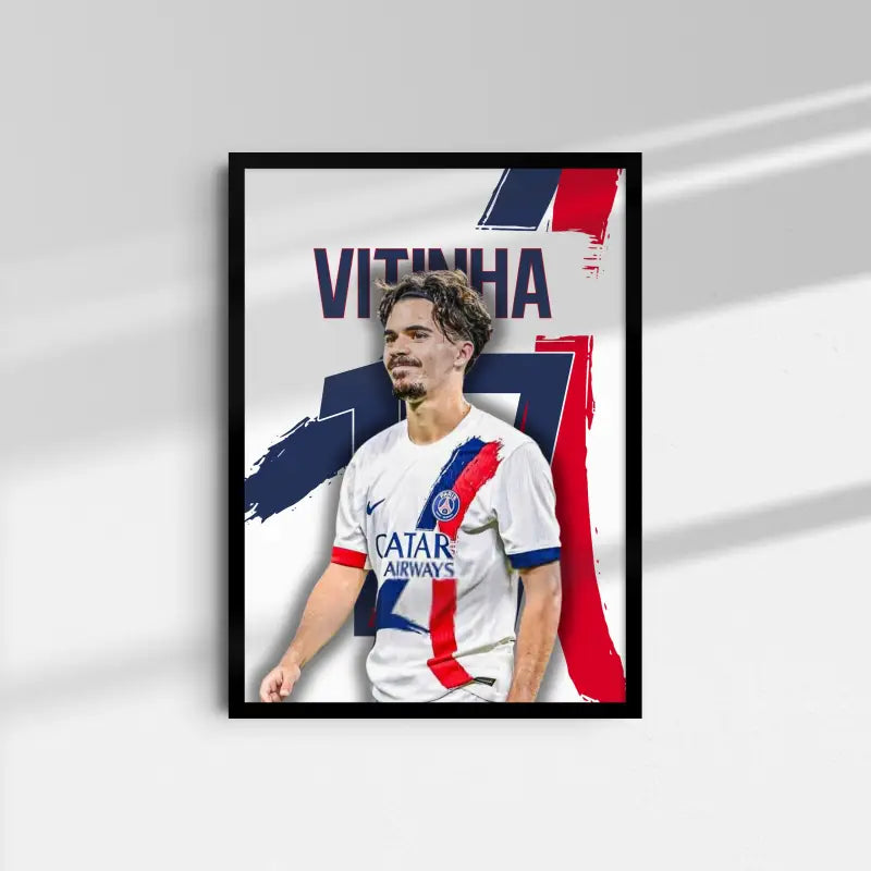 Affiche Vitinha - PSG | Le Talent au Milieu de Terrain – Affiche encadrée personnalisée - Cadre Perso