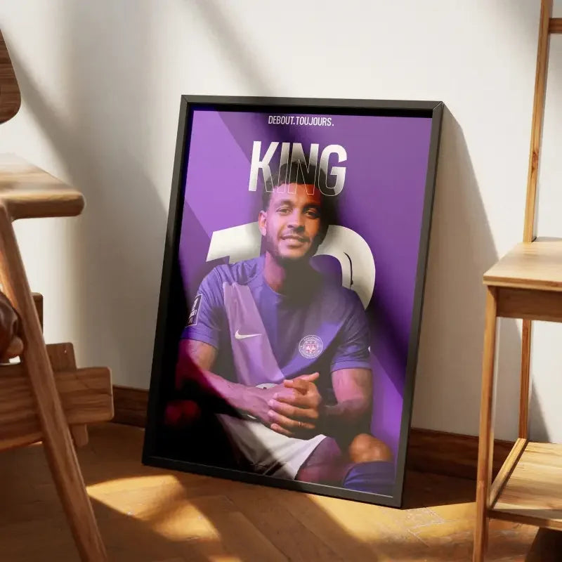 Affiche Joshua King - L'Attaquant du Toulouse FC – Affiche encadrée personnalisée - Cadre Perso