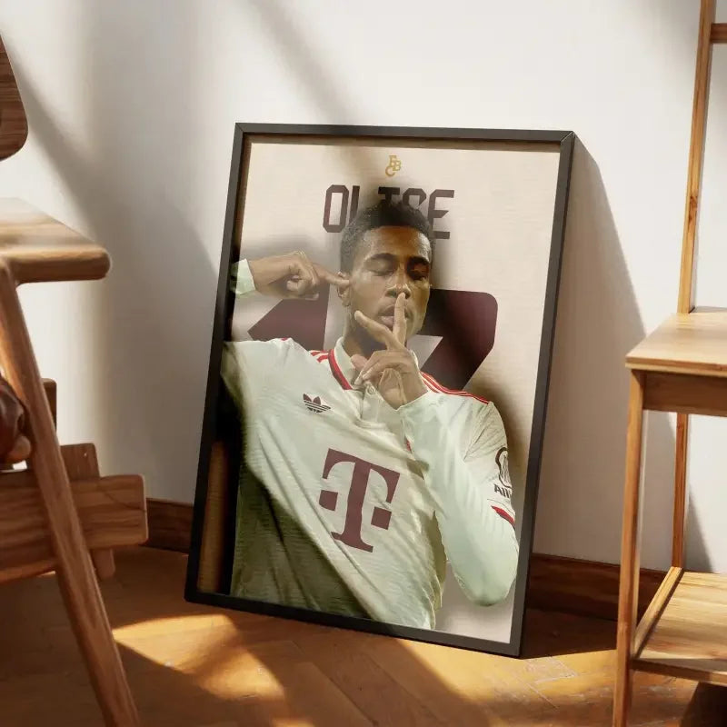 Affiche Michael Olise - Bayern Munich | Talent Franco-Anglais en Bavarois – Affiche encadrée personnalisée - Cadre Perso