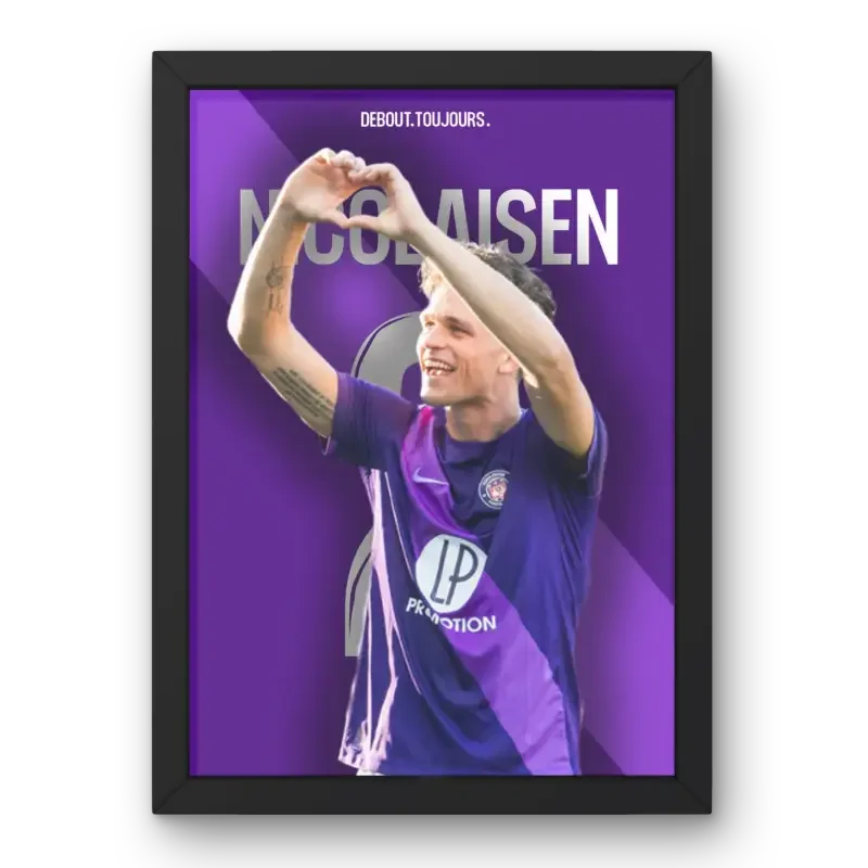 Affiche Rasmus Nicolaisen - Toulouse FC | Dévouement en Violet et Blanc – Affiche encadrée personnalisée - Cadre Perso