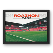 Affiche Roazhon Park | L'âme du Stade Rennais – Affiche encadrée personnalisée - Cadre Perso